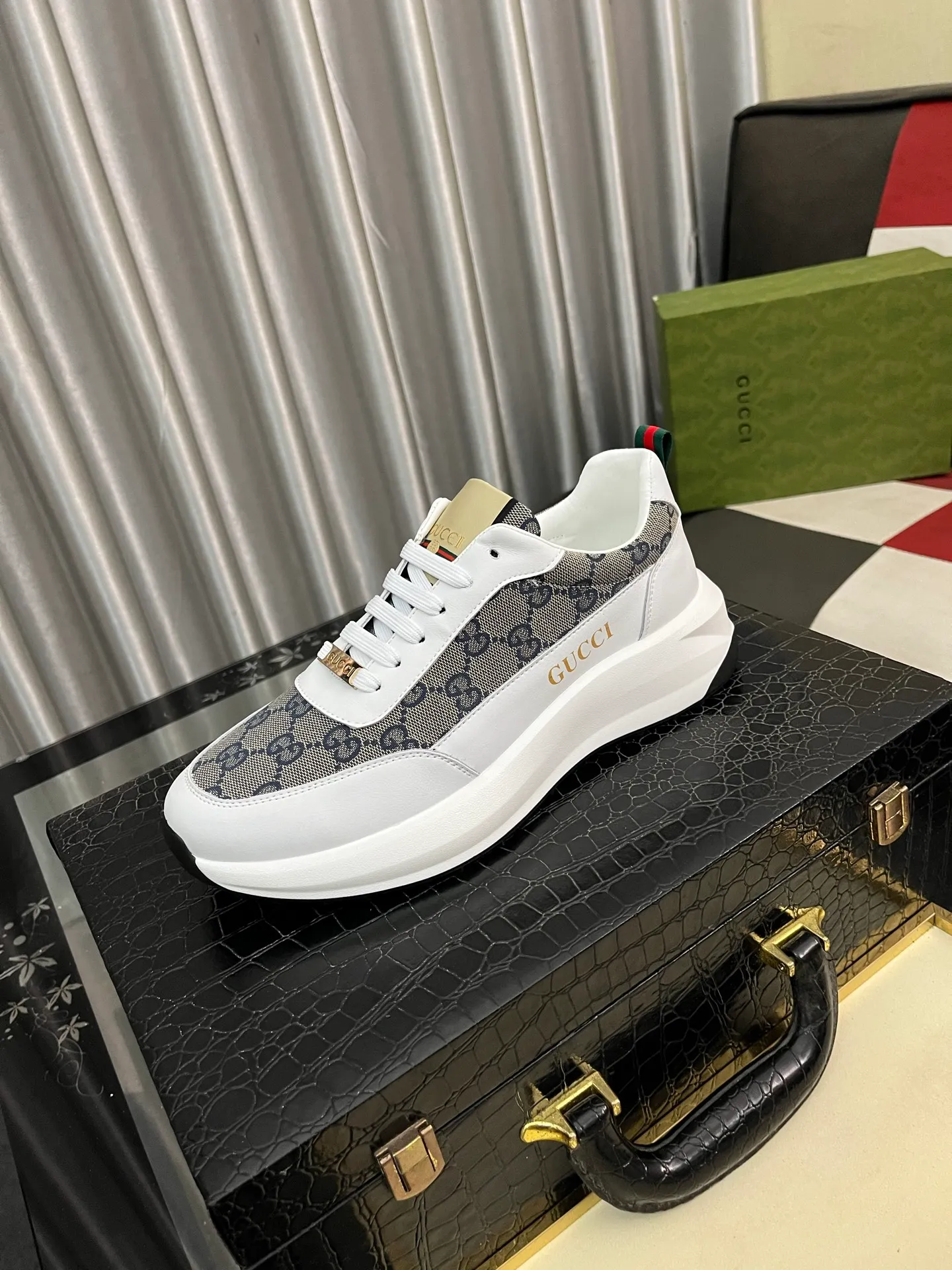 Men's Men's Shoes💰440⌚️⌚️【GUCCI】Gucci men's latest white shoe series casual shoes! The official website is built 1:1. Upper: Made of imported cowhide, with electric embroidery ➕Inner lining: Made of high-quality first-layer pigskin, soft and comfortable. Picky material selection and exquisite workmanship give you the best enjoyment. Size: 38-444️⃣Colors available
